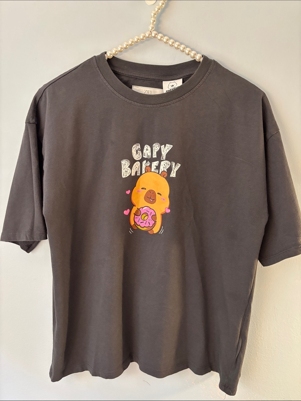 Zara Gray Short-Sleeve Graphic Tee with Pink & Yellow Print